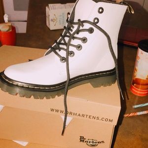 white doc martens 7 eye lace up like new
